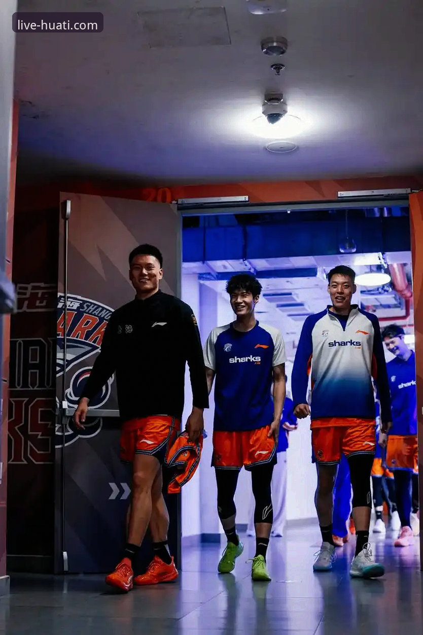 上海男篮豪取12连胜巩固榜首，华体会体育平台呈现流畅观赛体验